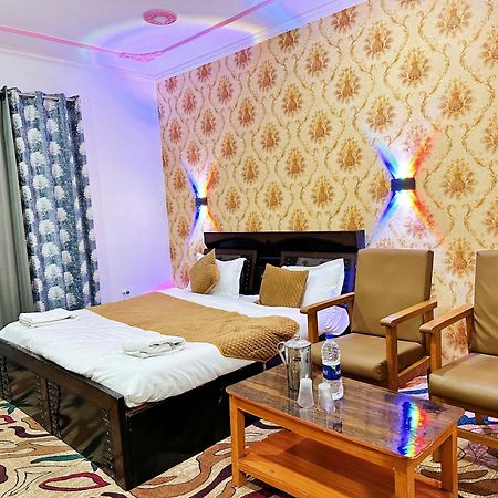 Roseline Inn Srīnagar Zewnętrze zdjęcie