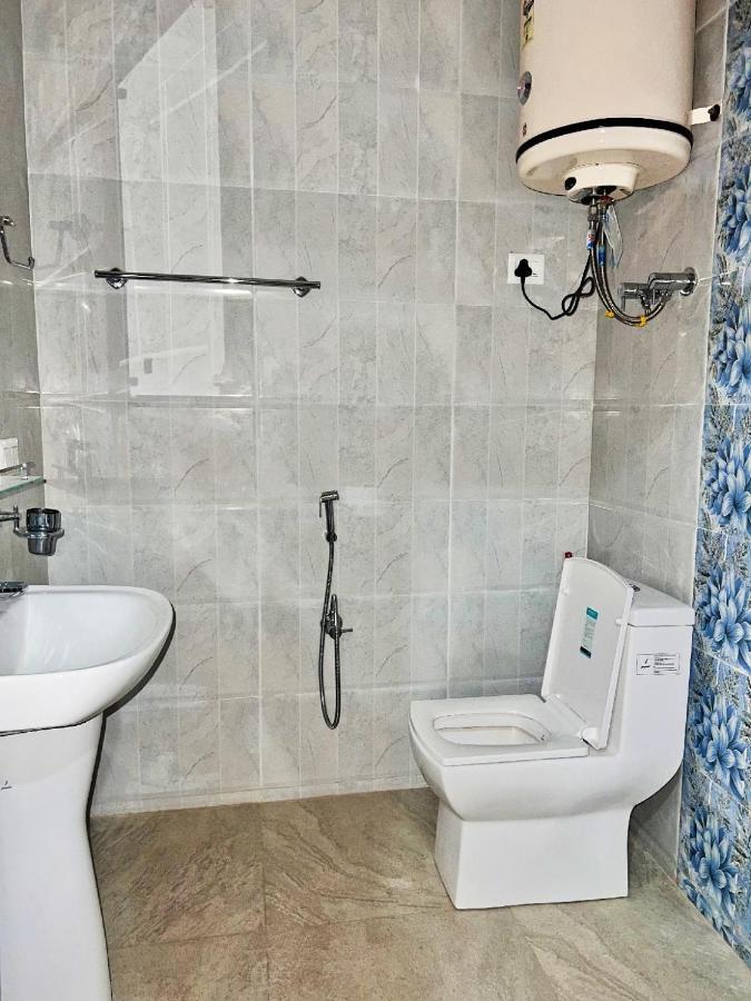 Roseline Inn Srīnagar Zewnętrze zdjęcie