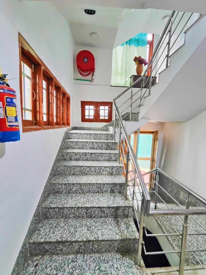 Roseline Inn Srīnagar Zewnętrze zdjęcie