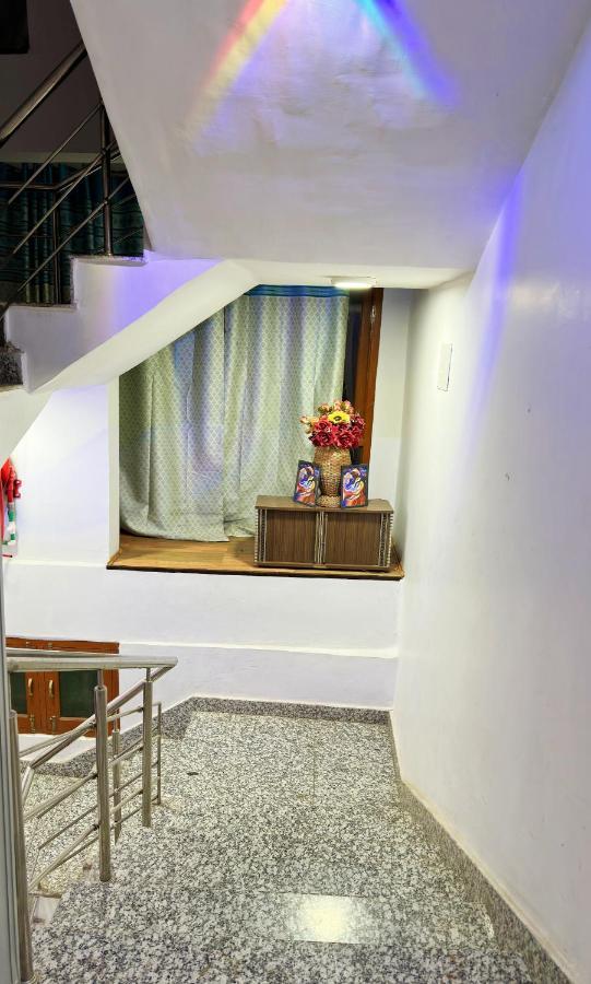 Roseline Inn Srīnagar Zewnętrze zdjęcie