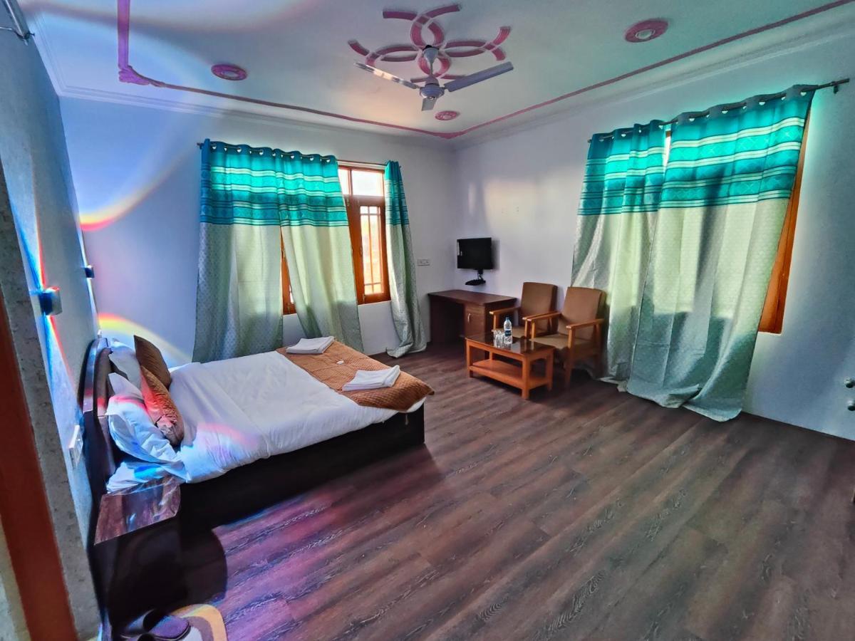 Roseline Inn Srīnagar Zewnętrze zdjęcie