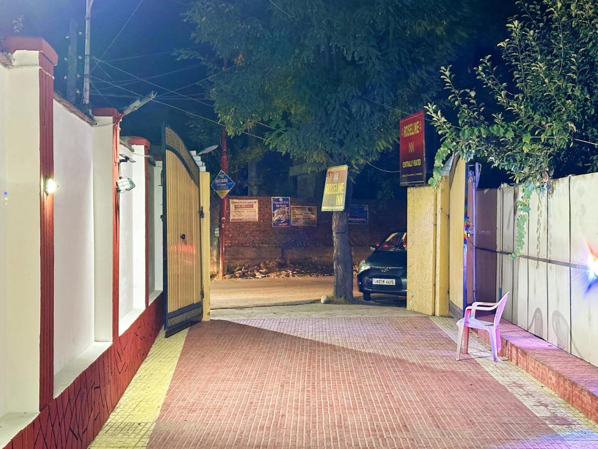 Roseline Inn Srīnagar Zewnętrze zdjęcie