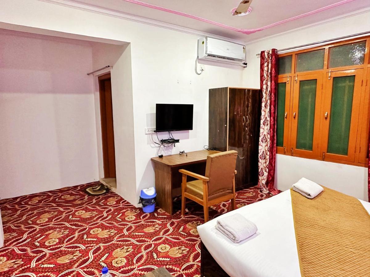 Roseline Inn Srīnagar Zewnętrze zdjęcie