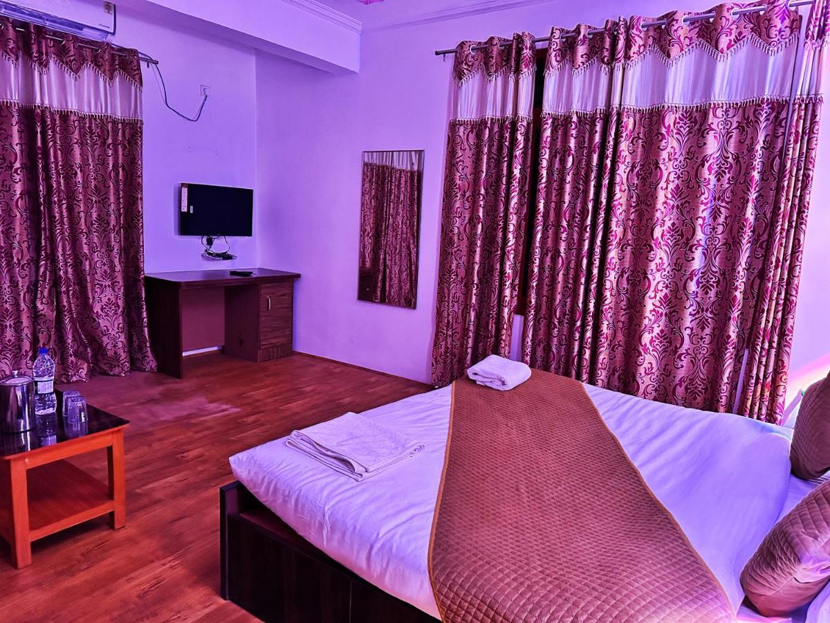 Roseline Inn Srīnagar Zewnętrze zdjęcie