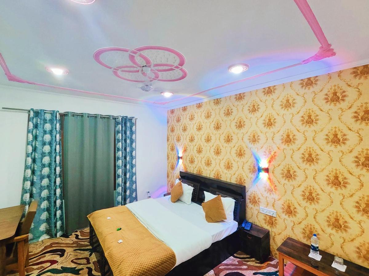 Roseline Inn Srīnagar Zewnętrze zdjęcie