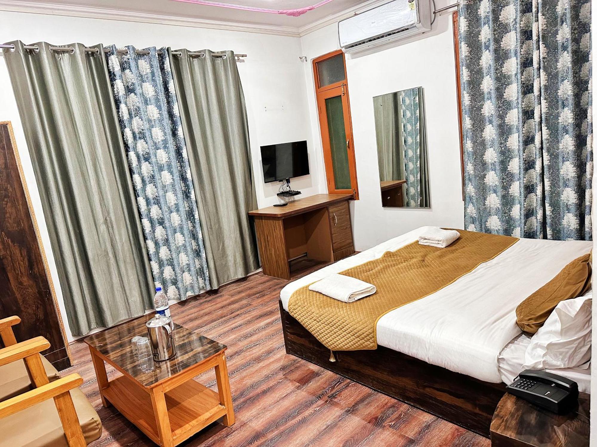 Roseline Inn Srīnagar Zewnętrze zdjęcie