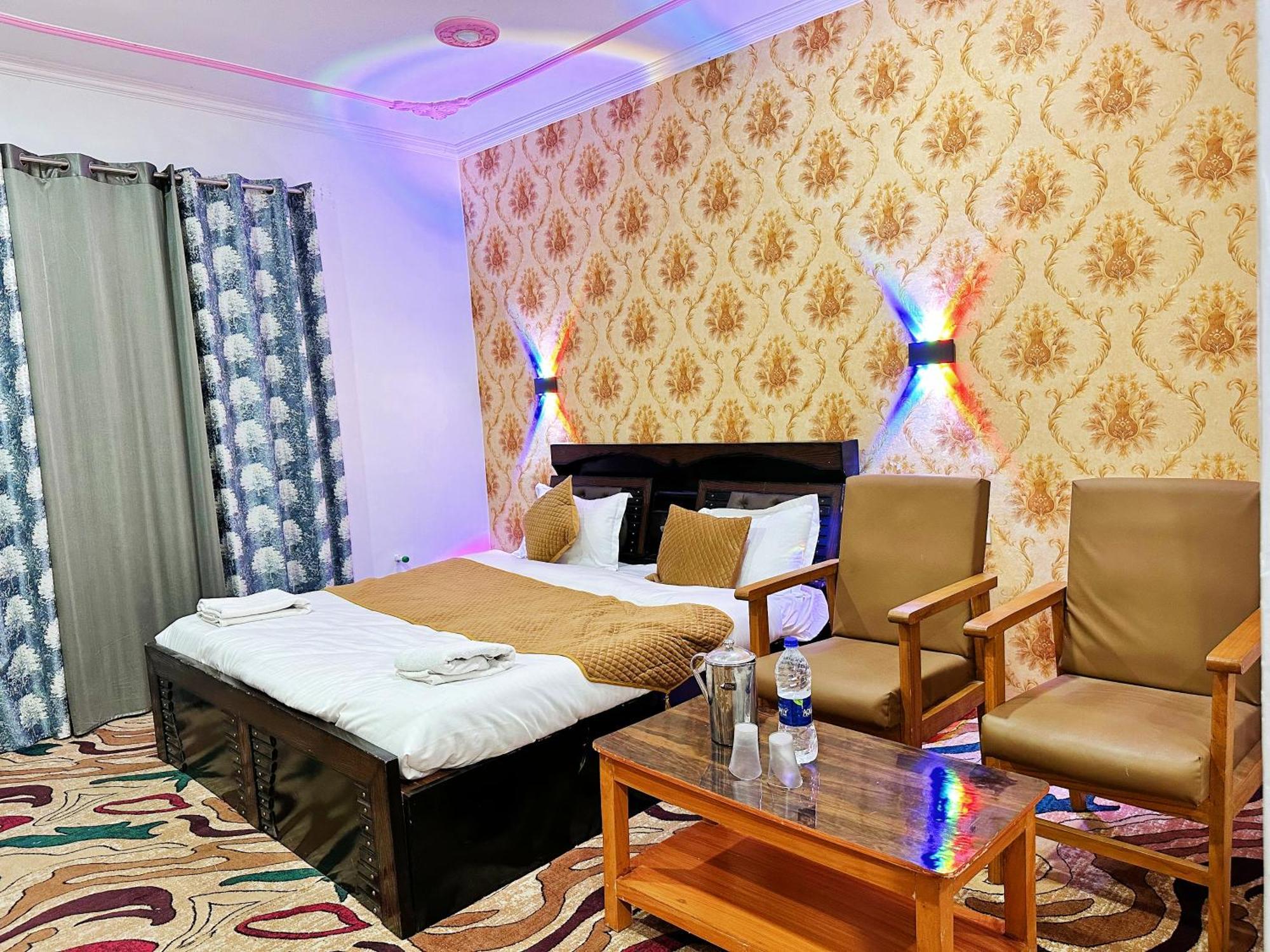 Roseline Inn Srīnagar Zewnętrze zdjęcie