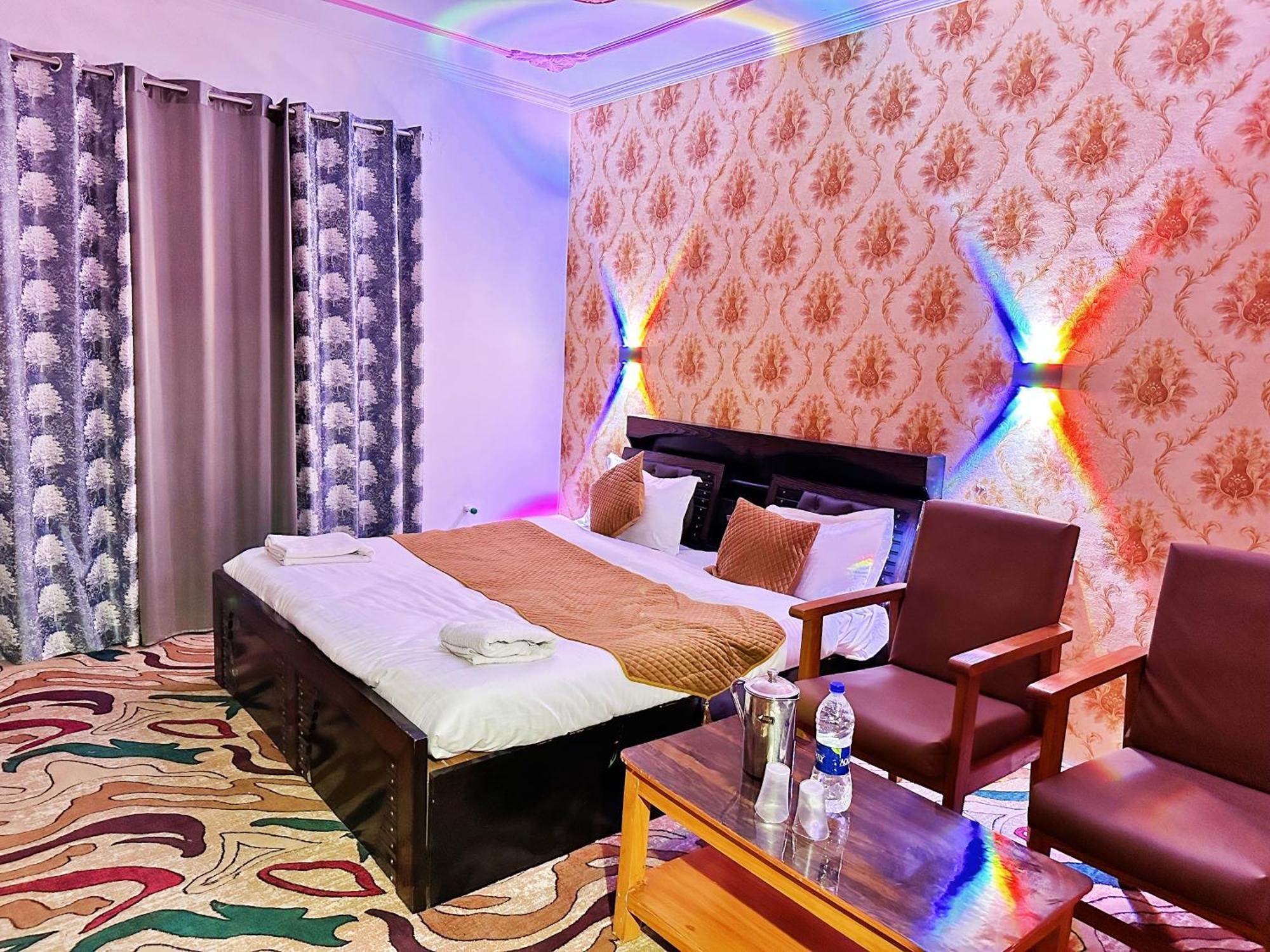 Roseline Inn Srīnagar Zewnętrze zdjęcie
