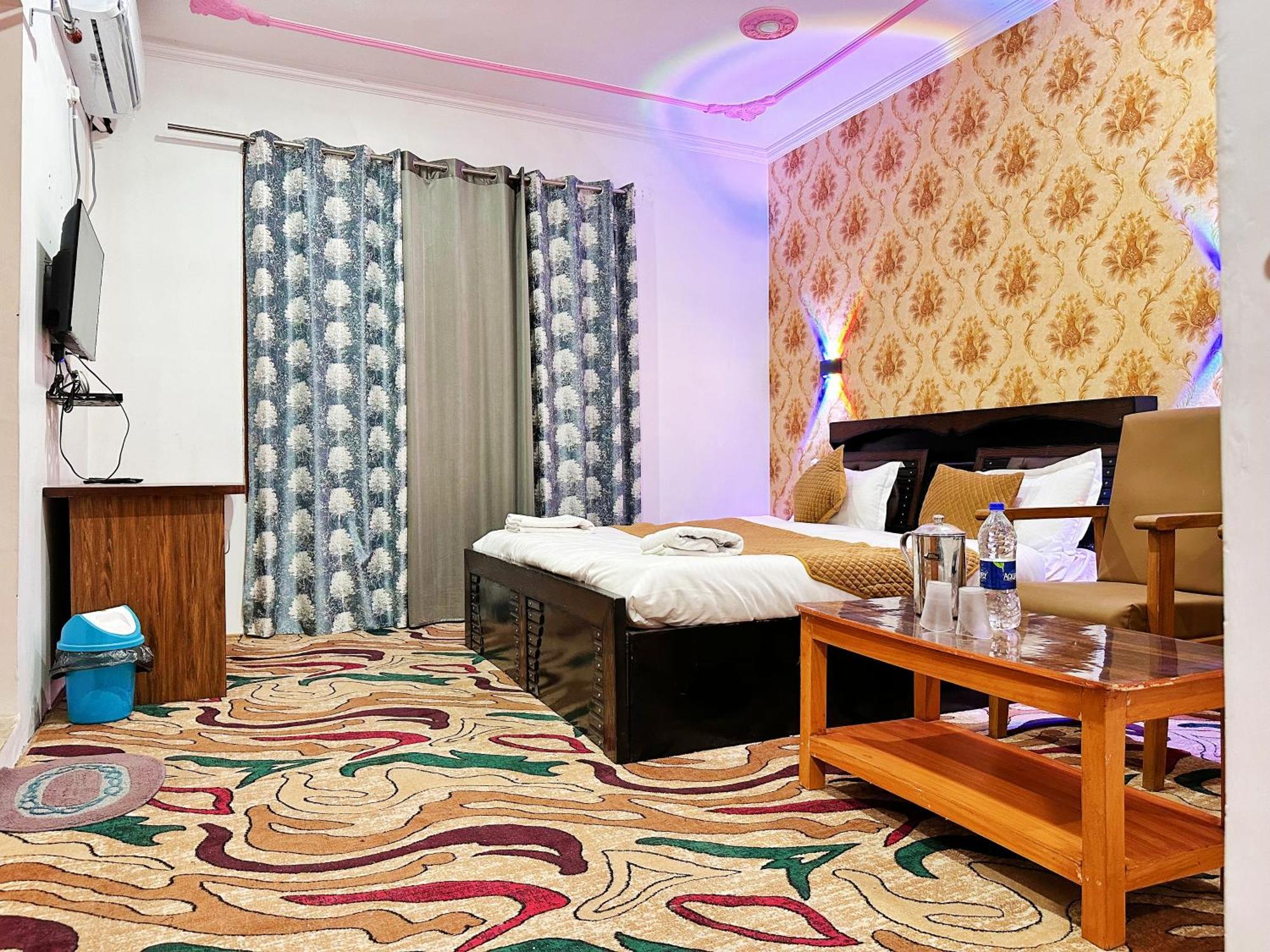 Roseline Inn Srīnagar Zewnętrze zdjęcie