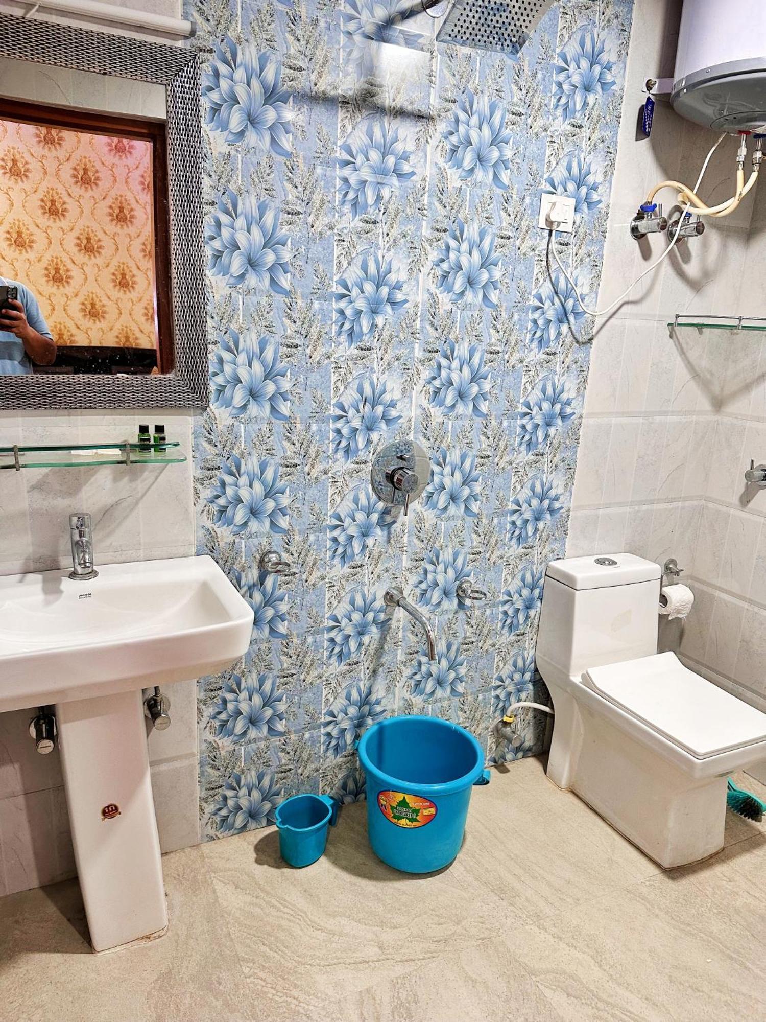 Roseline Inn Srīnagar Zewnętrze zdjęcie