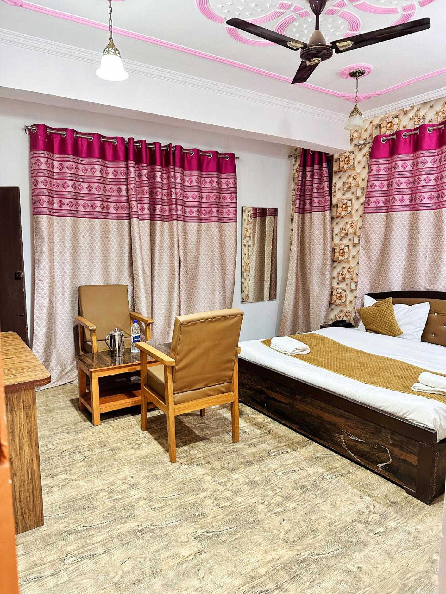 Roseline Inn Srīnagar Zewnętrze zdjęcie