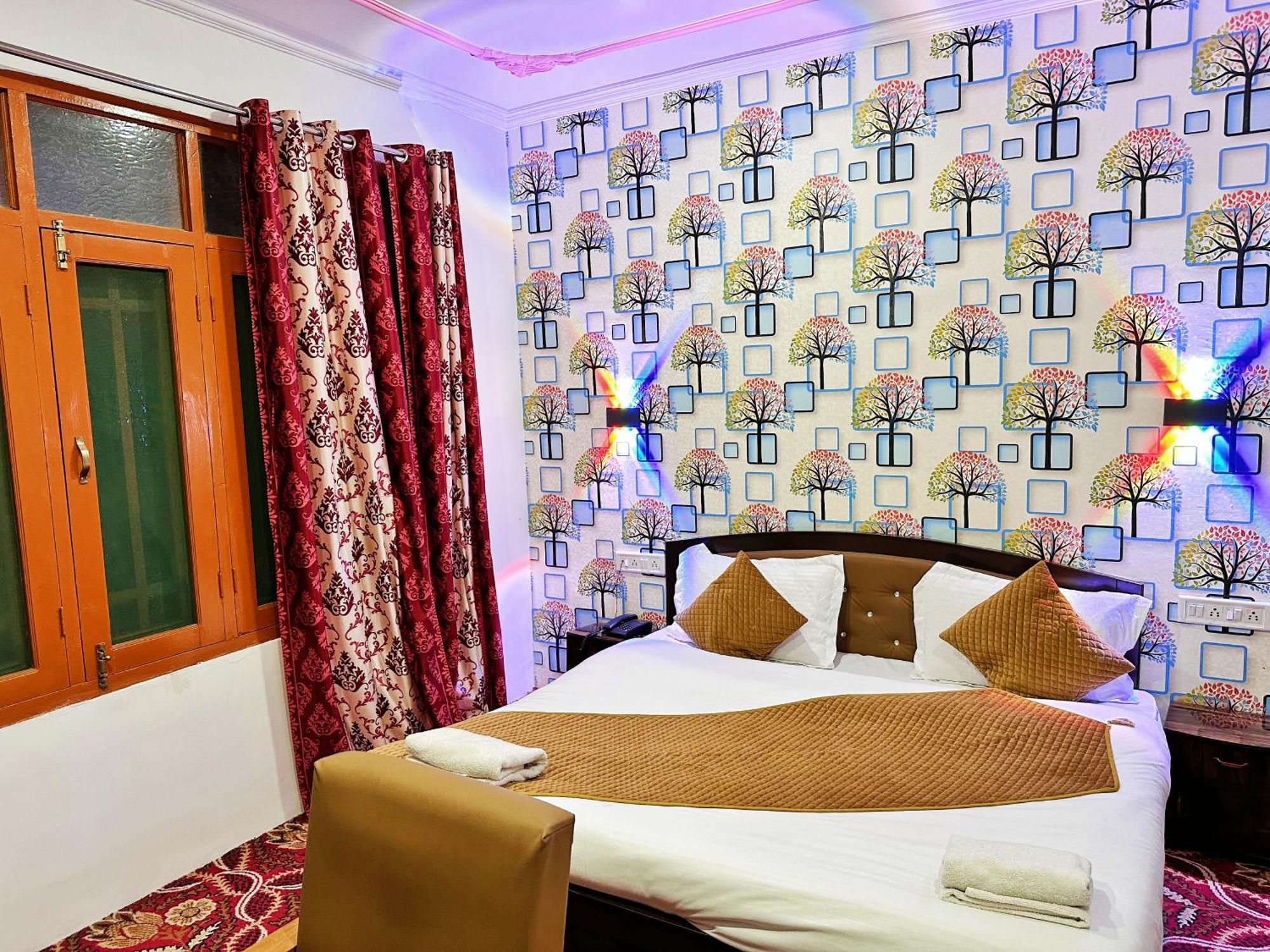 Roseline Inn Srīnagar Zewnętrze zdjęcie