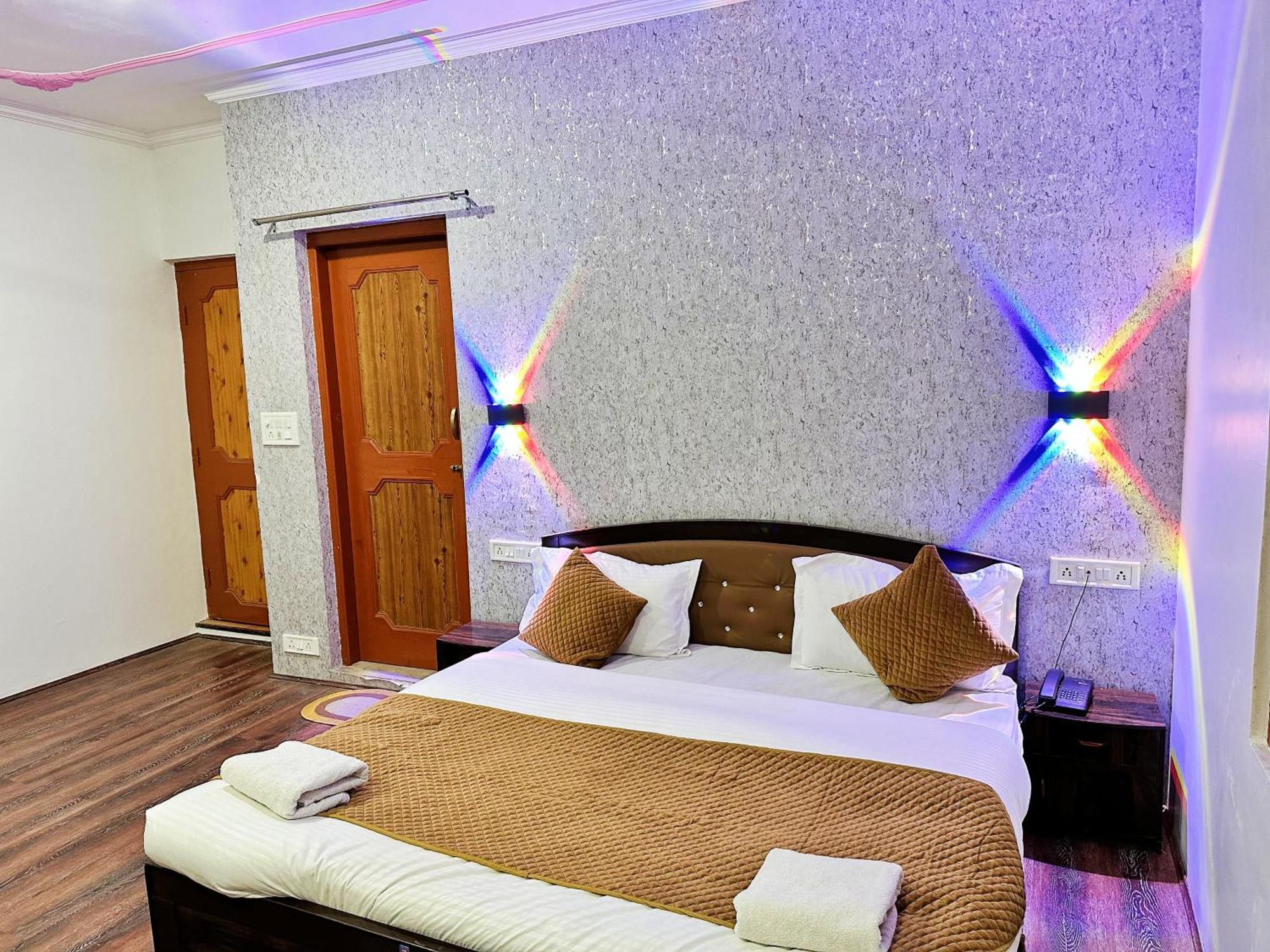 Roseline Inn Srīnagar Zewnętrze zdjęcie
