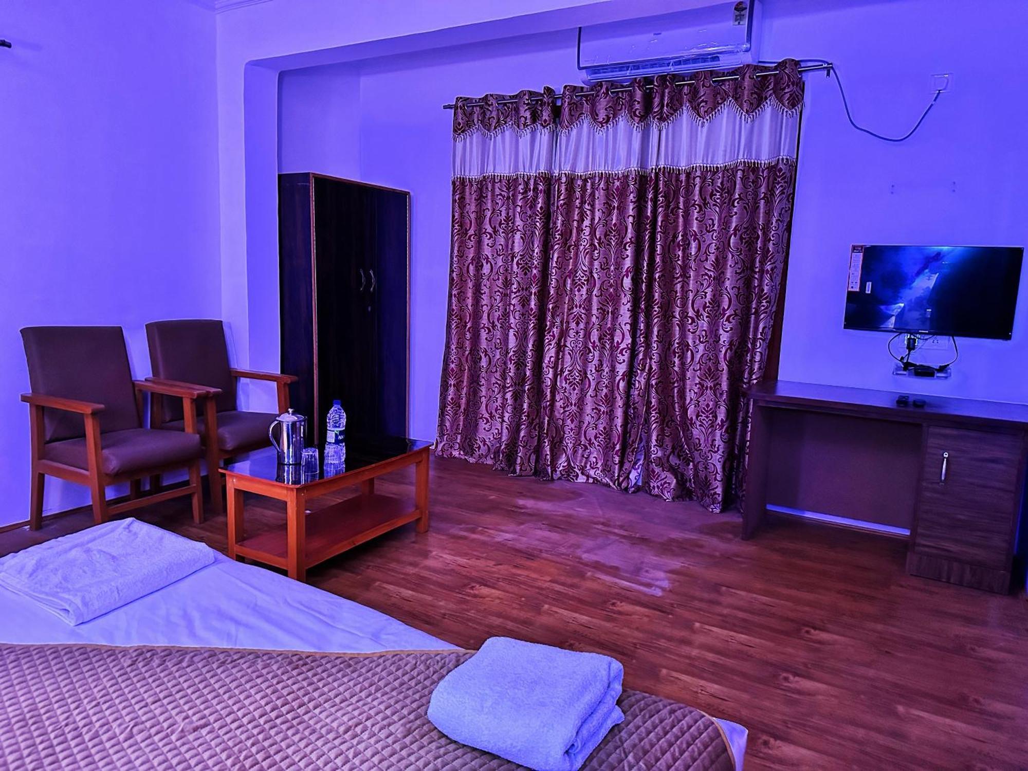 Roseline Inn Srīnagar Zewnętrze zdjęcie