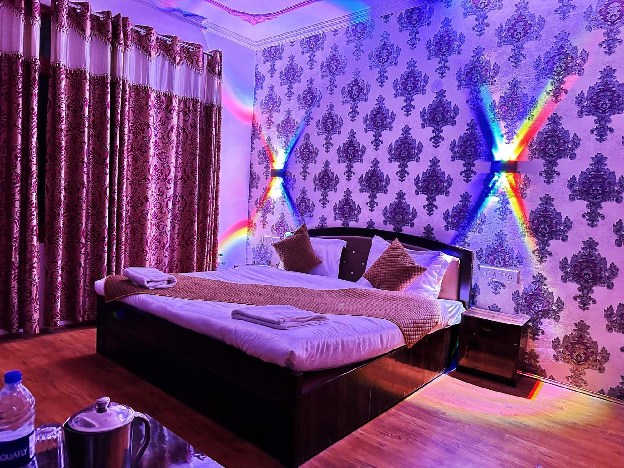 Roseline Inn Srīnagar Zewnętrze zdjęcie